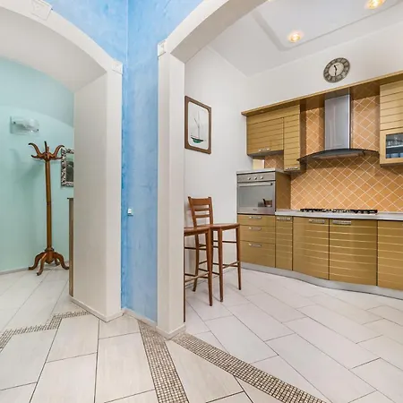 Classical Deribasivska 3-bedrooms