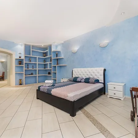 Classical Deribasivska 3-bedrooms * Odesa