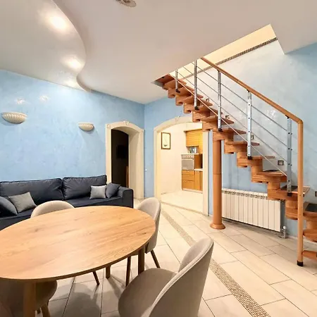 Classical Deribasivska 3-bedrooms Appartamento Odessa