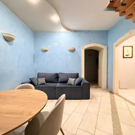 Appartamento Classical Deribasivska 3-bedrooms *