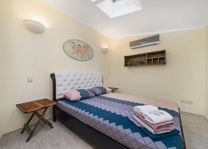 Classical Deribasivska 3-bedrooms Odessa