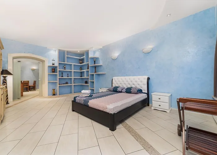 Classical Deribasivska 3-bedrooms * Odessa