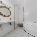 Classical Deribasivska 3-bedrooms Apartment *