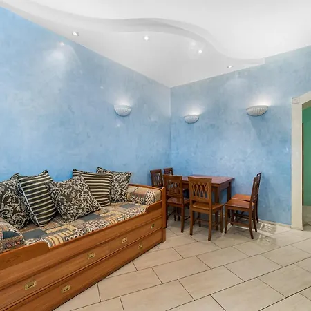 Classical Deribasivska 3-bedrooms Apartment