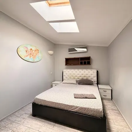 Apartment Classical Deribasivska 3-bedrooms