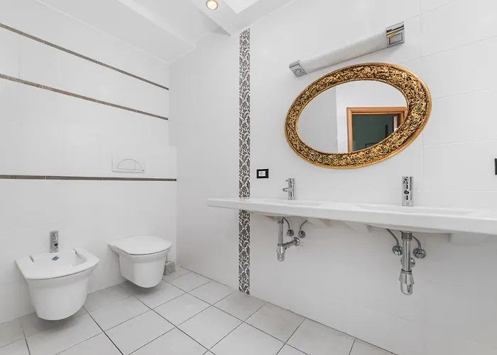 Apartment Classical Deribasivska 3-bedrooms Odesa