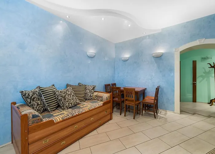 Classical Deribasivska 3-bedrooms Apartment